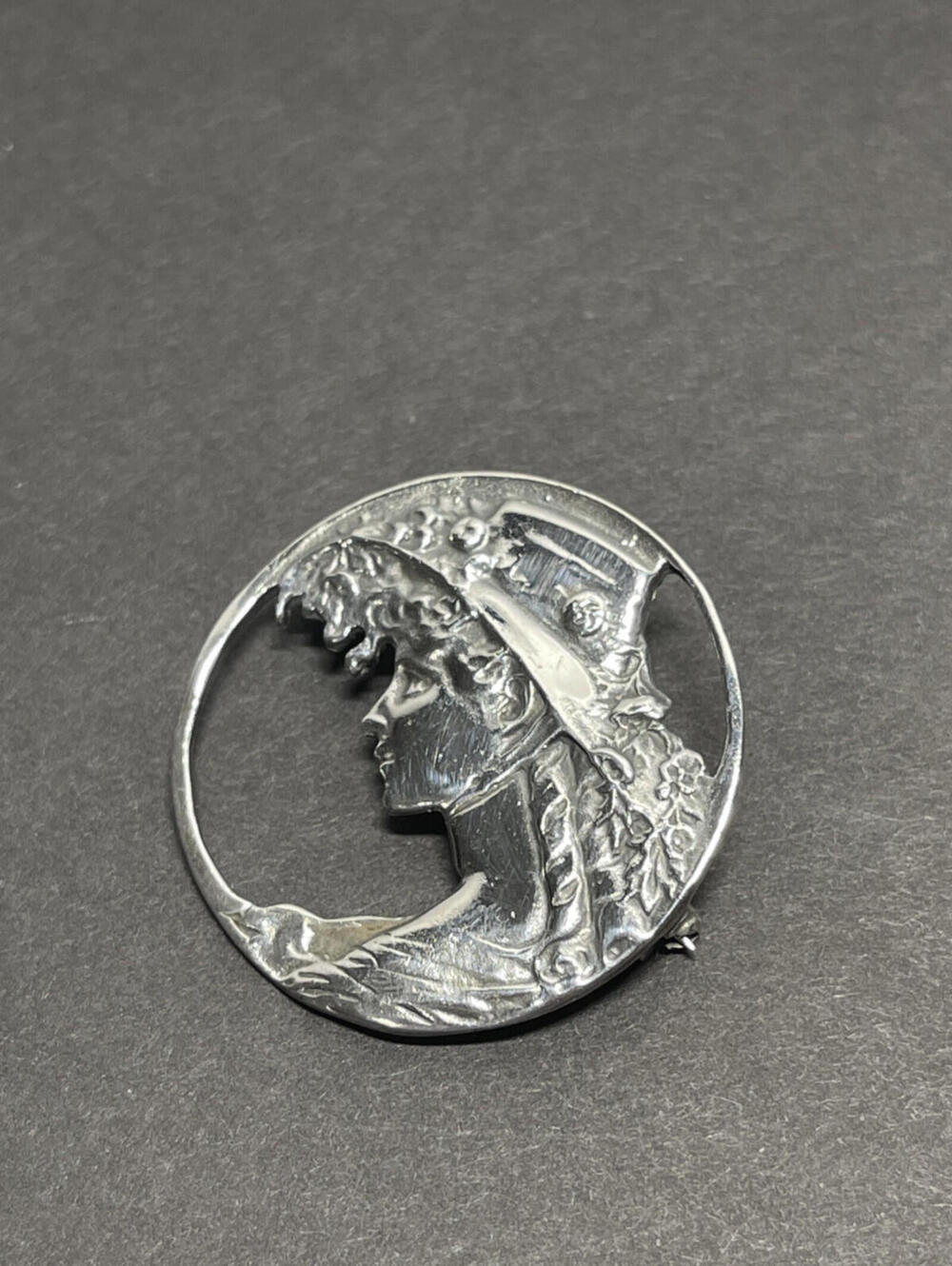 Vintage Sterling Silver Round Art Nouveau Lady Profile Brooch from 1970's - Picture 5 of 9